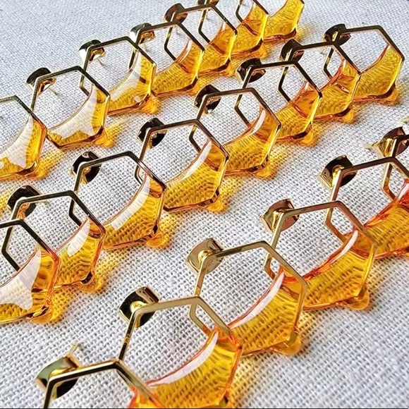 “Honey Lover” Minimalist Gold Honeycomb Bee Insect Hexagon Dainty Stud Earrings - Picture 4 of 6